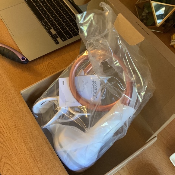 Lamicall gooseneck cell phone holder with flexibility and strong grip. - Picture 4 of 5